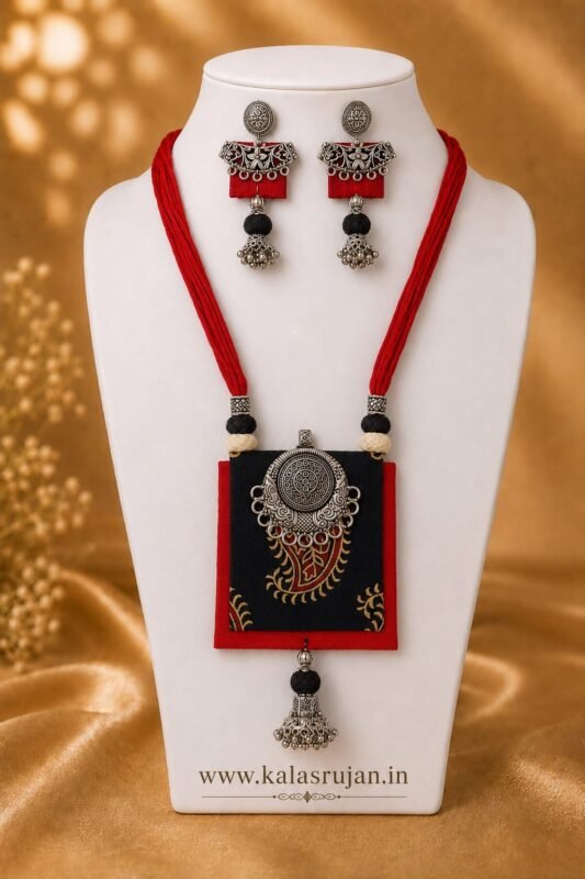 Crimson Noir Paisley Square Set