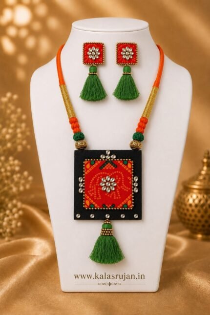 Noir Vermilion Floral Tassel Set